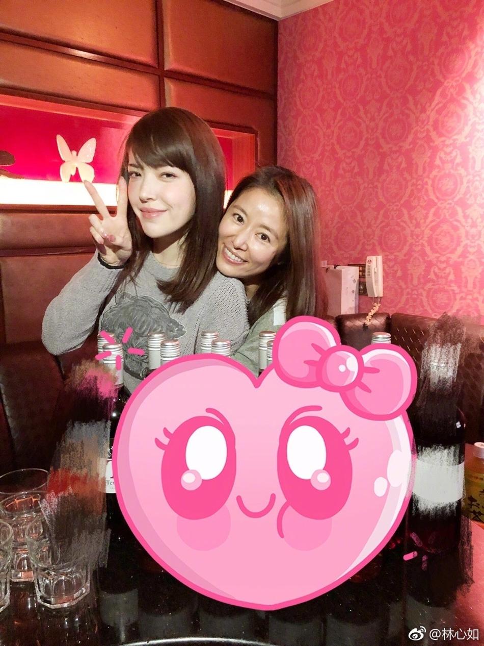 Lâm Tâm Như tự tin để mặt mộc, nắm chặt tay Hoắc Kiến Hoa trong tiệc sinh nhật-6