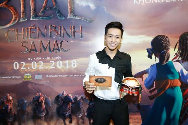 Diện đồ đôi cờ đỏ sao vàng, vợ chồng Lê Phương tự hào về các chiến binh U23 Việt Nam-2