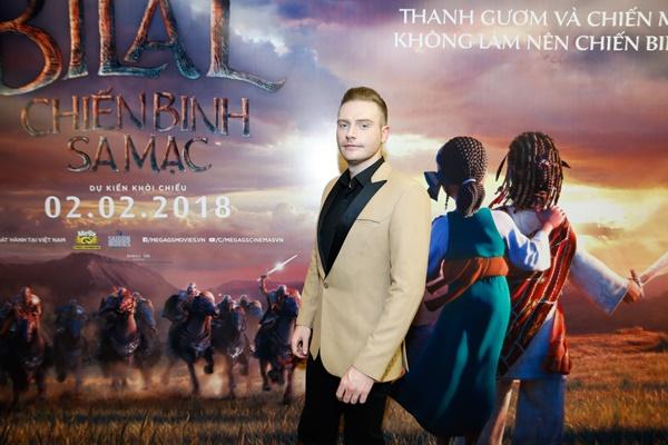 Diện đồ đôi cờ đỏ sao vàng, vợ chồng Lê Phương tự hào về các chiến binh U23 Việt Nam-4