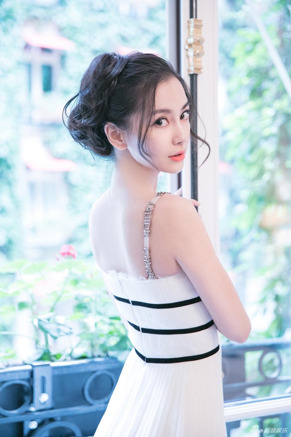 Triệu Lệ Dĩnh vượt mặt Phạm Băng Băng, trở thành ngôi sao quảng cáo hot nhất 2017-8