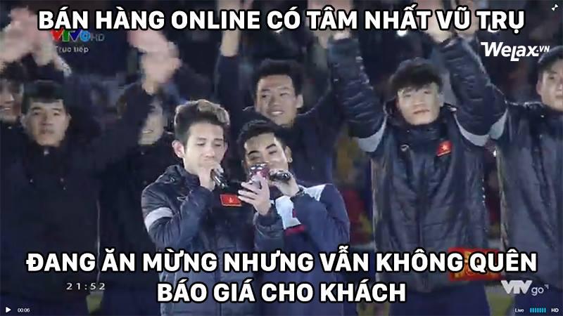 Hồng Duy Pinky bị đồng đội trêu khi chào khán giả như ca sĩ thực thụ-4