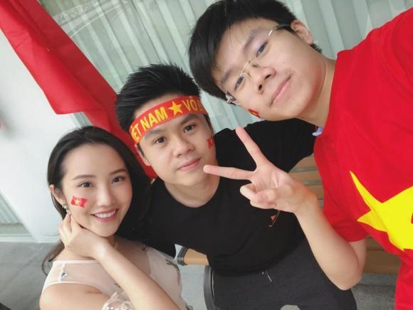 Hot girl - hot boy Việt: Tú Linh bật mí bức ảnh tủ của đội trưởng mắt híp Xuân Trường-2
