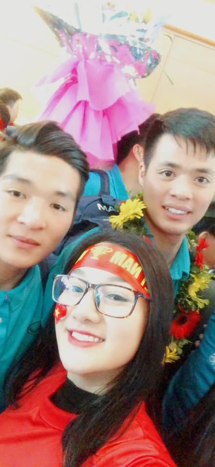Hot girl - hot boy Việt: Tú Linh bật mí bức ảnh tủ của đội trưởng mắt híp Xuân Trường-3