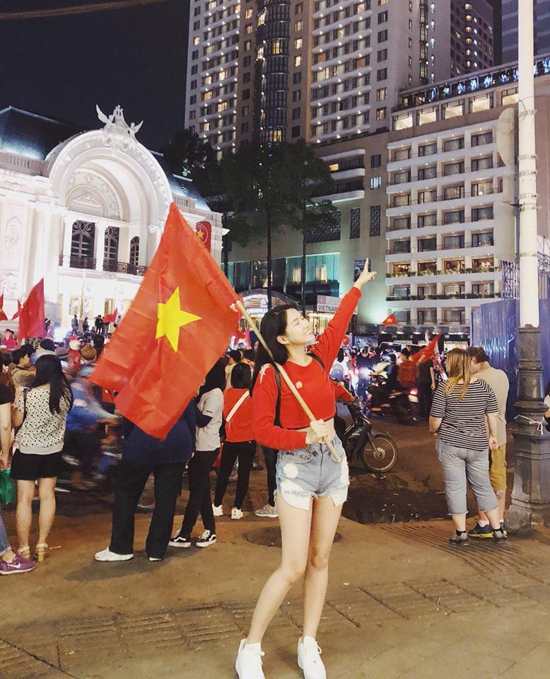 Hot girl - hot boy Việt: Tú Linh bật mí bức ảnh tủ của đội trưởng mắt híp Xuân Trường-4
