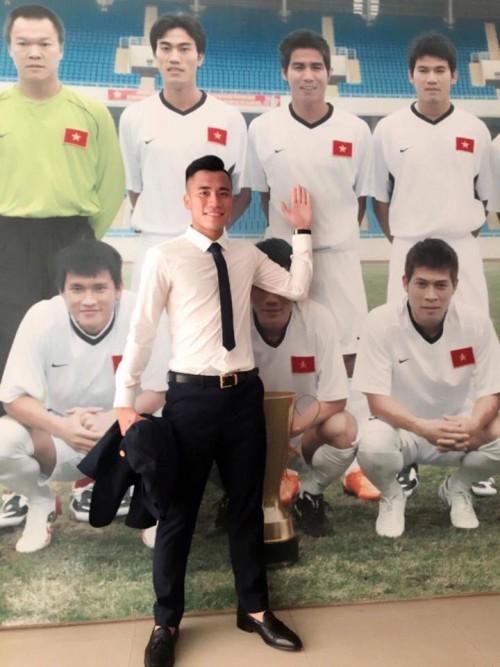 Tuyển tập trọn bộ ảnh U23 Việt Nam mặc sơ mi trắng khiến fan nữ rụng rời-11