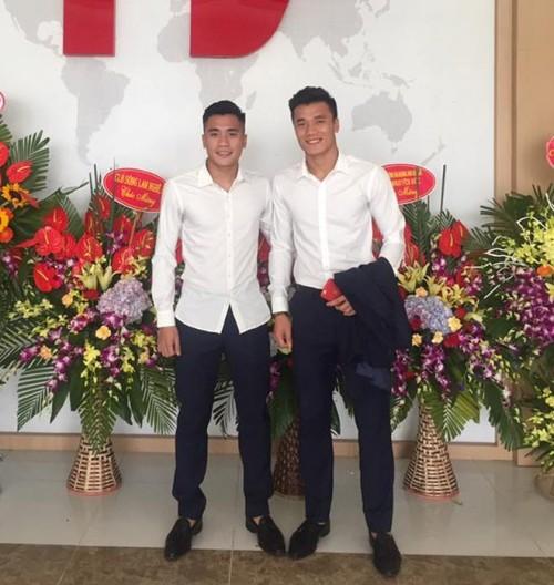 Tuyển tập trọn bộ ảnh U23 Việt Nam mặc sơ mi trắng khiến fan nữ rụng rời-12