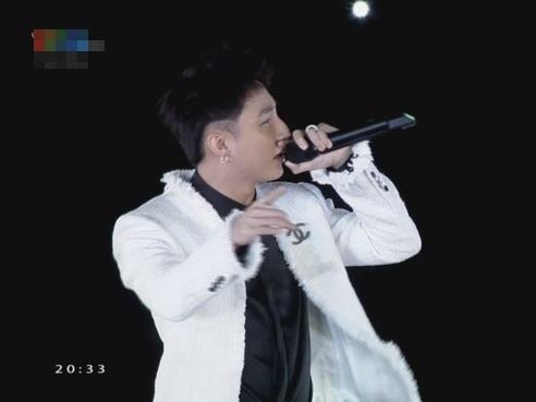 Bé Bôm đàn cho Sơn Tùng MTP hát Remember me khiến khán giả rơi lệ-6