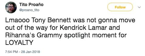 Grammy 2018: Huyền thoại 91 tuổi trao giải xong... đứng chắn khiến Rihanna không thể bước lên-5