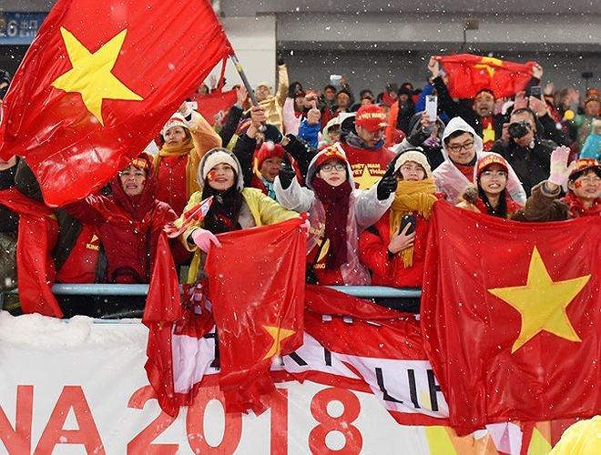 Tiền vệ Nguyễn Quang Hải: Chỉ một phút ngắn ngủi được ôm mẹ tôi cũng ấm lòng-2