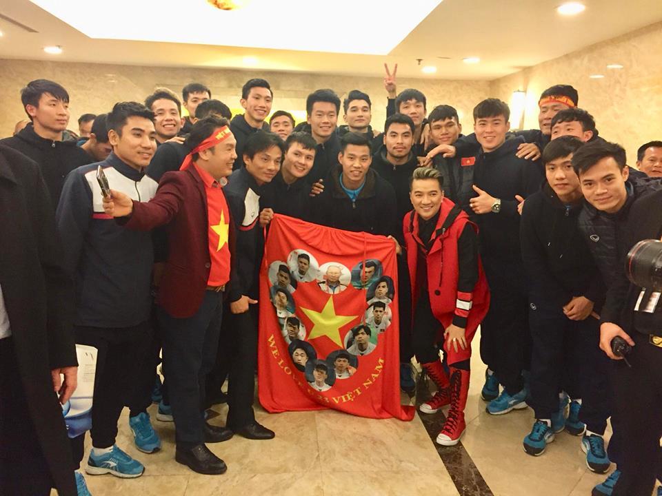 Đàm Vĩnh Hưng bắt đền BTC đêm Gala chào mừng U23 vì bật sai nhạc-6