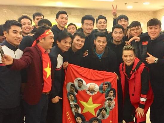 Đàm Vĩnh Hưng 'bắt đền' BTC đêm Gala chào mừng U23 vì bật sai nhạc