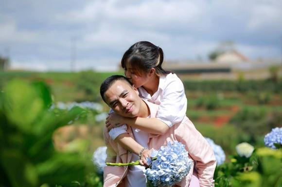BTV Nguyễn Hoàng Linh ngọt ngào hôn chồng sắp cưới ở vườn hoa cẩm tú cầu-8