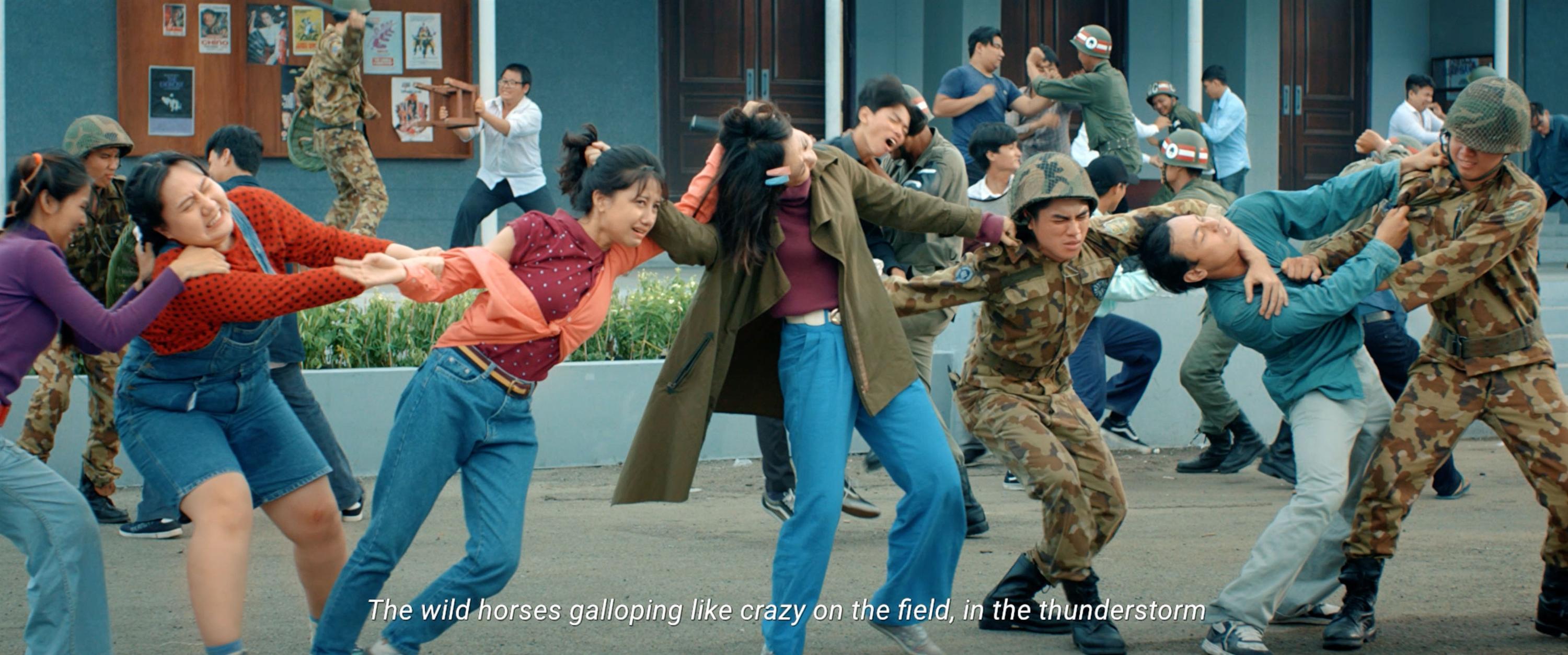 Thanh Hằng cầm đầu dàn mỹ nhân Việt đánh lộn máu lửa trong Tháng năm rực rỡ-4