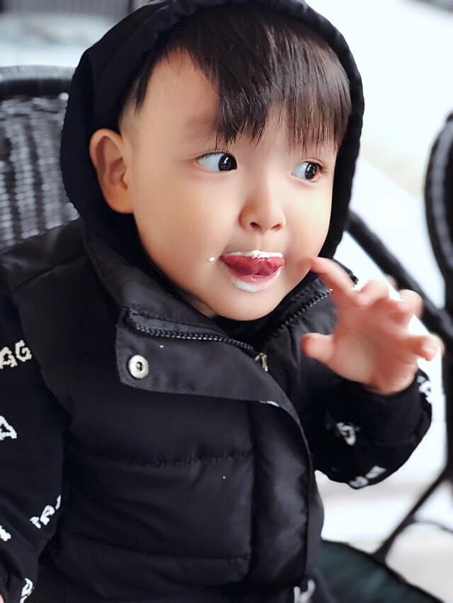 Hot girl - hot boy Việt: Tú Linh khiến fans ghen tị khi check in cùng loạt cầu thủ U23 Việt Nam-9