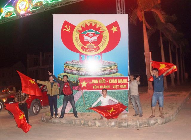 Hậu vệ Phạm Xuân Mạnh: Có tiền thưởng con gửi về để bố mẹ trả nợ-1