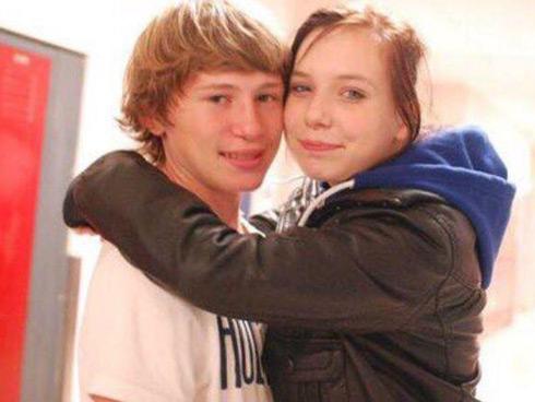 Đau khổ khi mang thai ở tuổi 17, câu trả lời của bạn trai đã khiến cô gái ngỡ ngàng