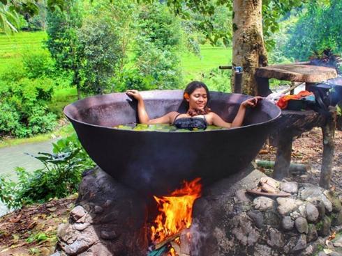 Trải nghiệm 'luộc chín trong vạc dầu' ở Philippines