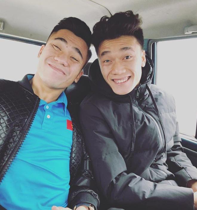 Mấy hôm nay bận thế nhưng Bùi Tiến Dũng vẫn tranh thủ đi làm tóc xoăn!-3