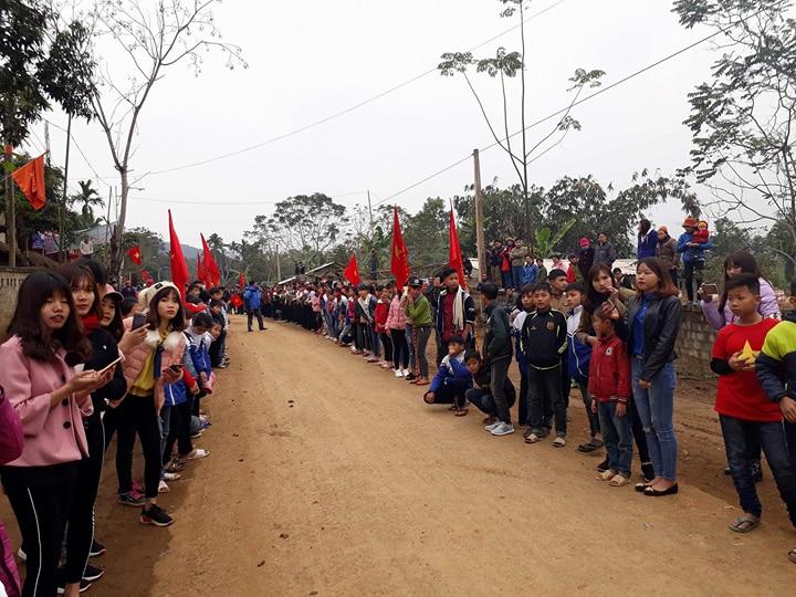 Rừng cờ hoa chào đón anh em thủ môn quốc dân Bùi Tiến Dũng về thăm quê hương Thanh Hóa-7