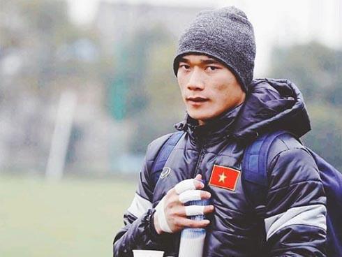 Đức Chinh U23 cười híp mắt trước hàng nghìn fans nữ tại quê nhà Phú Thọ-5