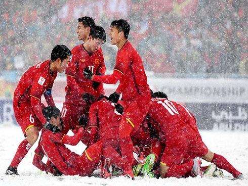 Diva Mỹ Linh chê khéo boygroup U23 Việt Nam đá bóng hay nhưng hát chán-2