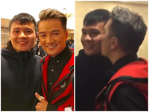 Đàm Vĩnh Hưng khiến dân mạng 'gato' khi chia sẻ clip hôn má Quang Hải