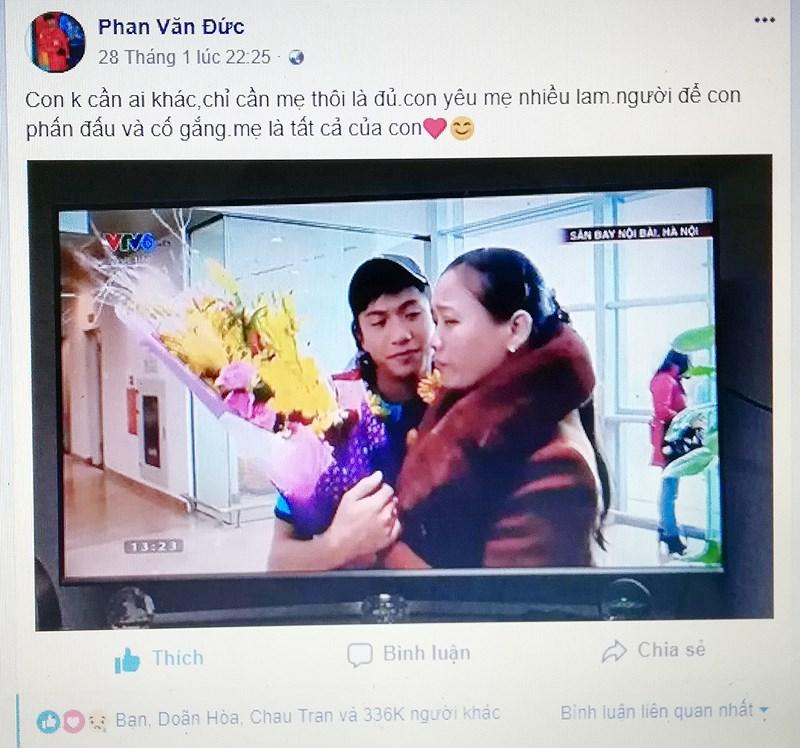 Mẹ Phan Văn Đức nói về hình ảnh hai mẹ con lặng lẽ ôm nhau tại sân bay: Tôi tự hào về con mình-2