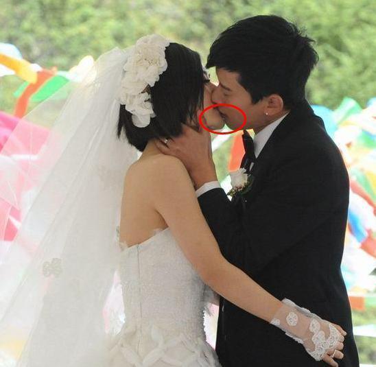 10 nụ hôn đẹp nhất trong hôn lễ sao Hoa ngữ: Người hết mực ngọt ngào, kẻ vô cùng hài hước-10