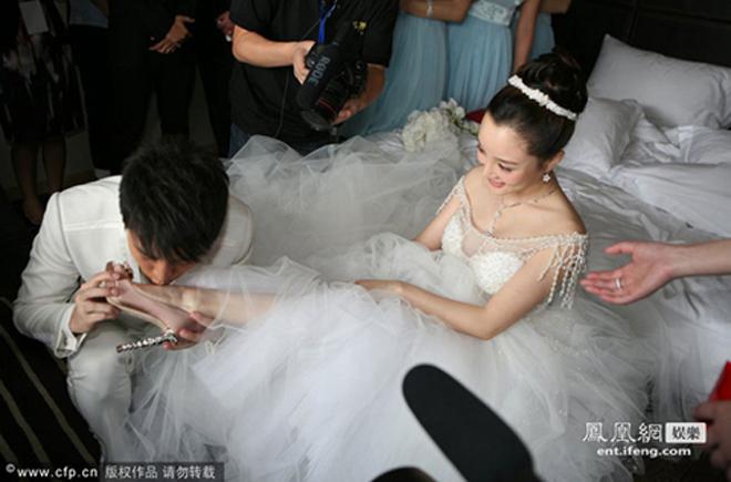 10 nụ hôn đẹp nhất trong hôn lễ sao Hoa ngữ: Người hết mực ngọt ngào, kẻ vô cùng hài hước-7