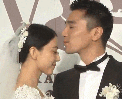 10 nụ hôn đẹp nhất trong hôn lễ sao Hoa ngữ: Người hết mực ngọt ngào, kẻ vô cùng hài hước-11