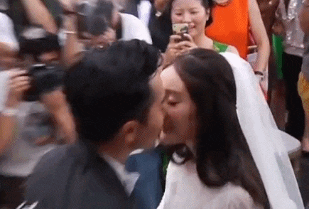 10 nụ hôn đẹp nhất trong hôn lễ sao Hoa ngữ: Người hết mực ngọt ngào, kẻ vô cùng hài hước-5