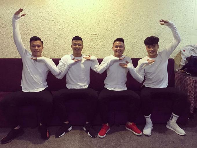 Những lần diện đồ tập thể đốn tim chị em của U23 Việt Nam-3