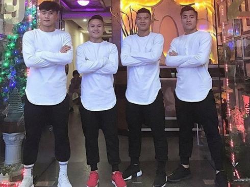 Những lần diện đồ tập thể 'đốn tim' chị em của U23 Việt Nam