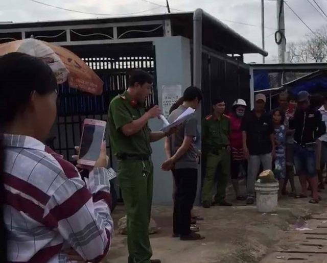 Bêu tên người mua bán dâm giữa đường: Công an làm trái luật-1