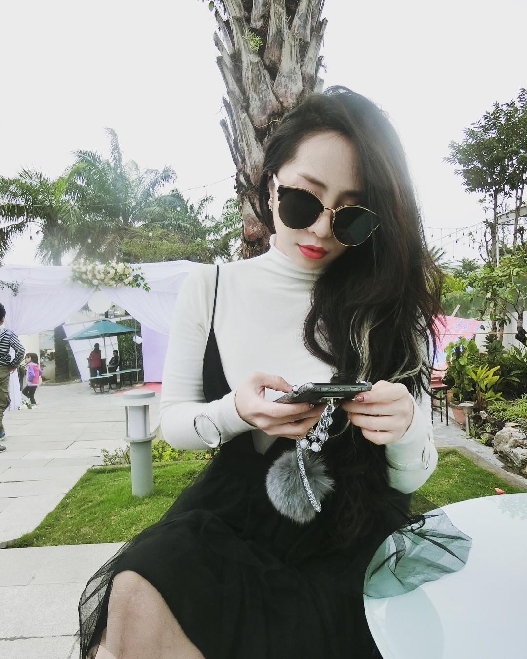 Tin sao việt: Siêu mẫu Thanh Hằng vác ba lô lên và đi bụi-8