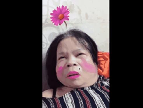 Bà mẹ vô tư chuyện con gái bị ế để ở nhà ôm... mèo