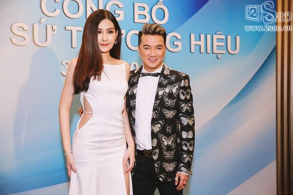 Lê Âu Ngân Anh tự tin tẩy trang trên sân khấu, khoe mặt mộc dịu dàng trẻ trung-4