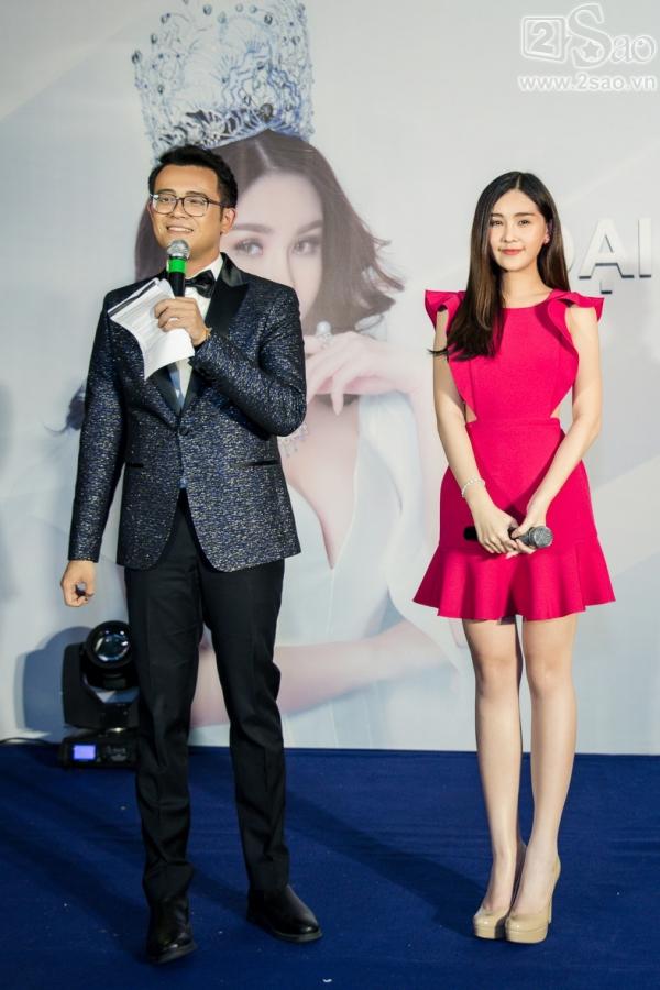 Lê Âu Ngân Anh tự tin tẩy trang trên sân khấu, khoe mặt mộc dịu dàng trẻ trung-8