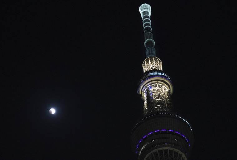 Hình ảnh ẤN TƯỢNG nhất trong ngày: Sau 152 năm, siêu trăng thế kỷ khiến người yêu thiên văn điên đảo-15