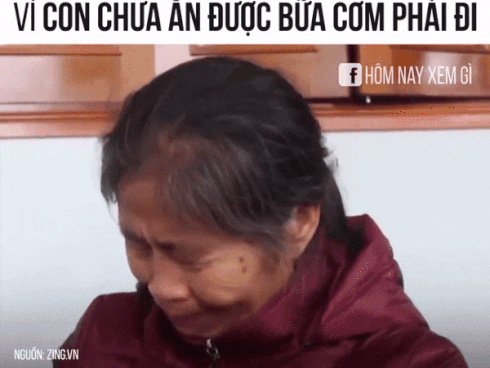 Mẹ Công Phượng bật khóc vì 'cơm mẹ nấu xong rồi, con chưa kịp ăn miếng nào đã phải đi'