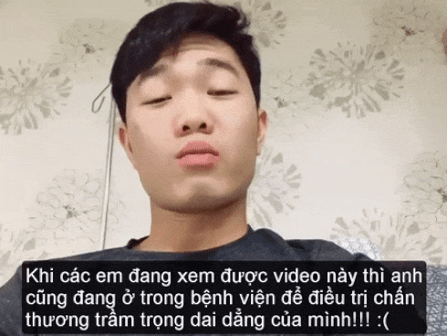 Cô gái lợi dụng lúc đông người hôn tiền vệ Văn Đức khiến nhiều fangirl khác ghen tị-4