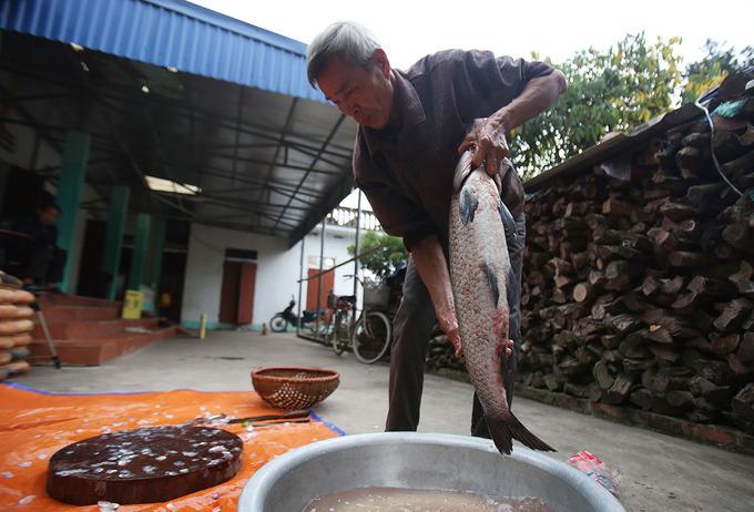 Ngày giáp Tết nhộn nhịp ở làng cá kho Vũ Đại-1