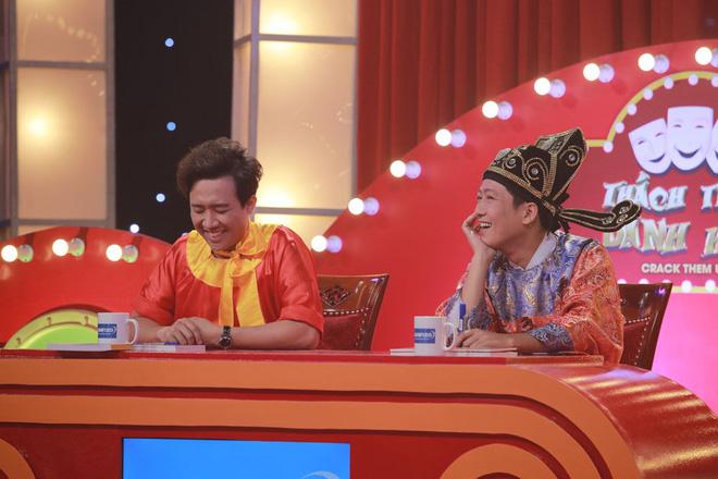 Cô gái rao bánh pía khiến Trấn Thành không thể nhịn cười-1