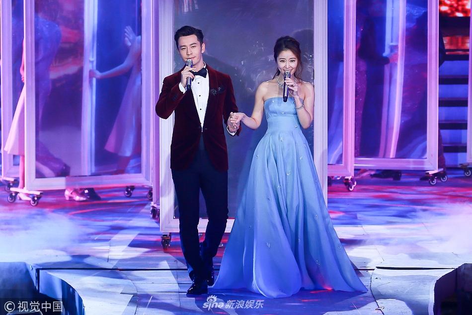 Lâm Tâm Như diện đầm lộng lẫy như công chúa nhưng gương mặt đã xuất hiện nếp nhăn tuổi tác-1