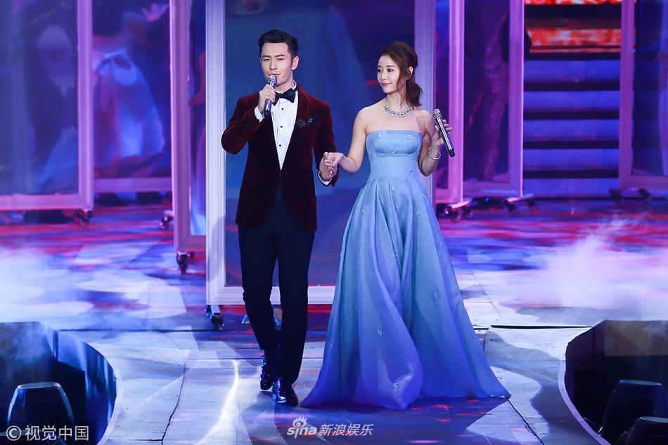 Lâm Tâm Như diện đầm lộng lẫy như công chúa nhưng gương mặt đã xuất hiện nếp nhăn tuổi tác-2