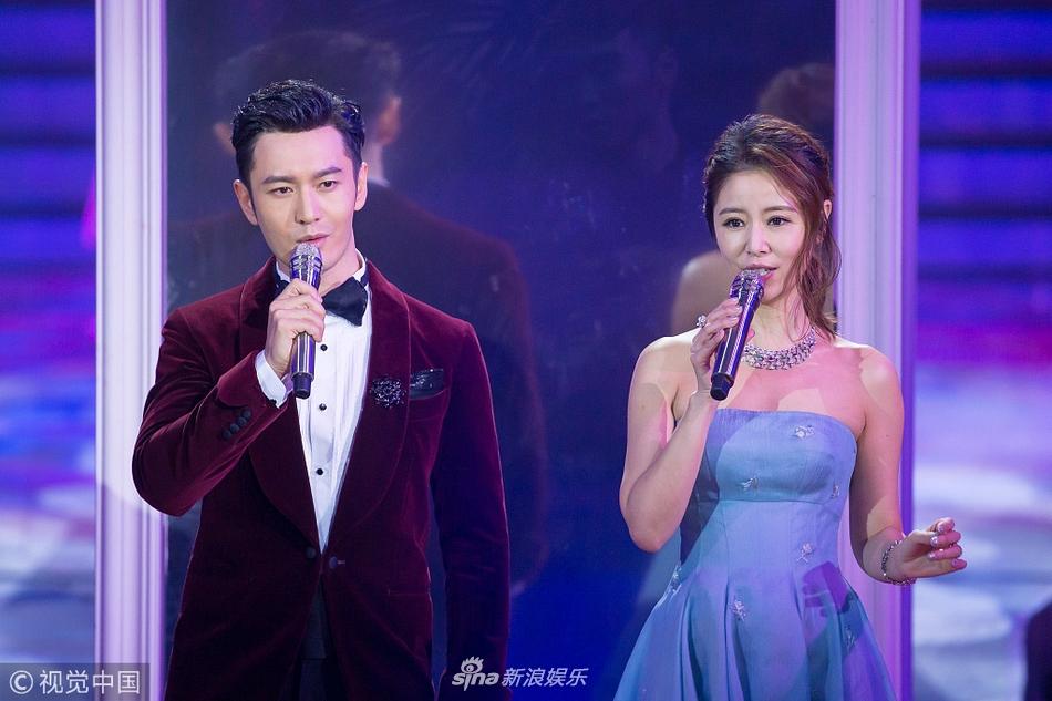 Lâm Tâm Như diện đầm lộng lẫy như công chúa nhưng gương mặt đã xuất hiện nếp nhăn tuổi tác-3