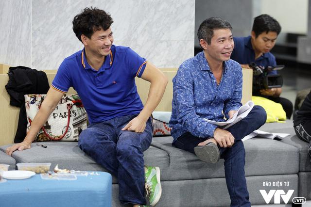 Clip: Cám cảnh bữa ăn tối vào lúc 10h khuya của dàn nghệ sĩ đóng Táo Quân 2018-6