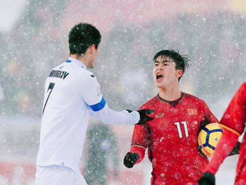 Tuyển thủ U23 Việt Nam giúp nữ công nhân bị nợ lương về quê đón Tết-2