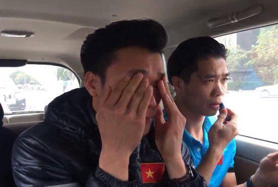 HOT: Bùi Tiến Dũng và tuyển U23 đồng loạt nhập hội cuồng mặt nạ của Hồng Duy Pinky?-3