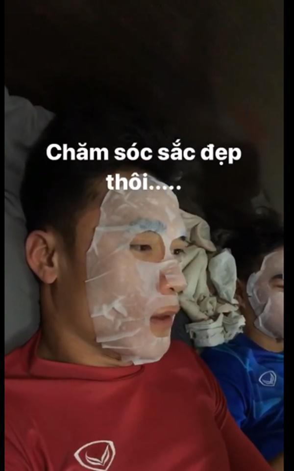 HOT: Bùi Tiến Dũng và tuyển U23 đồng loạt nhập hội cuồng mặt nạ của Hồng Duy Pinky?-4